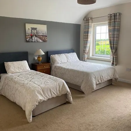 Seven Oaks * Ballyhaunis